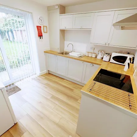 Blossom Lets - 94 Roseberry *