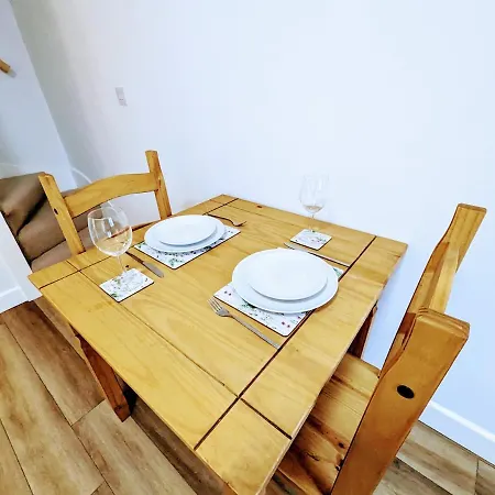 Blossom Lets - 94 Roseberry Дом отдыха